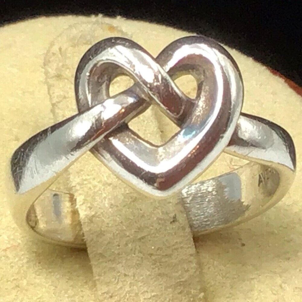 James Avery Heart Ring 4.6gms Size 6.25